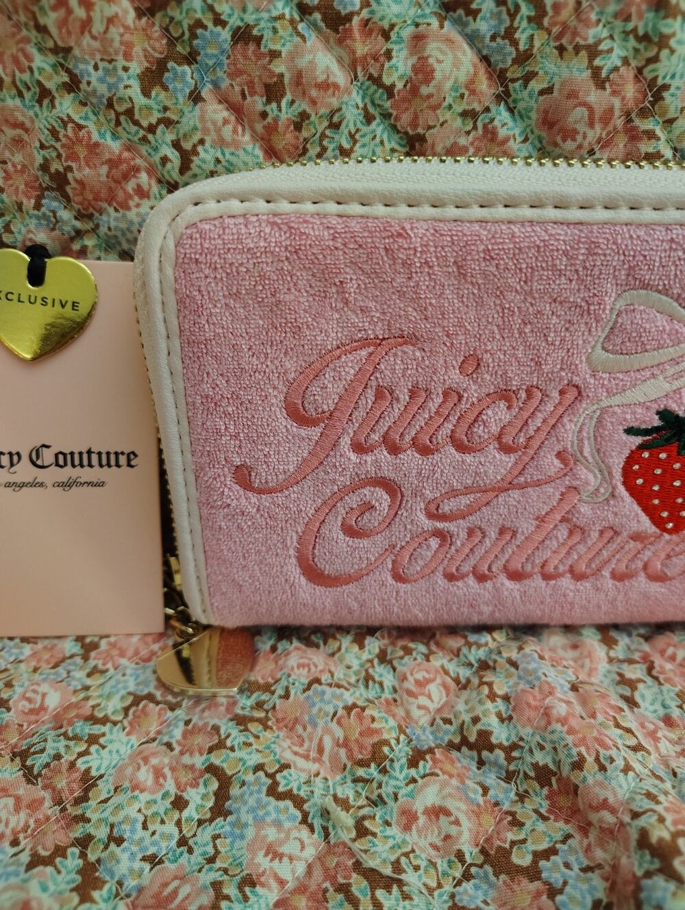 NEW JUICY COUTURE RETRO STRAWBERRY POWDER BLUSH WRISTLET WALLET